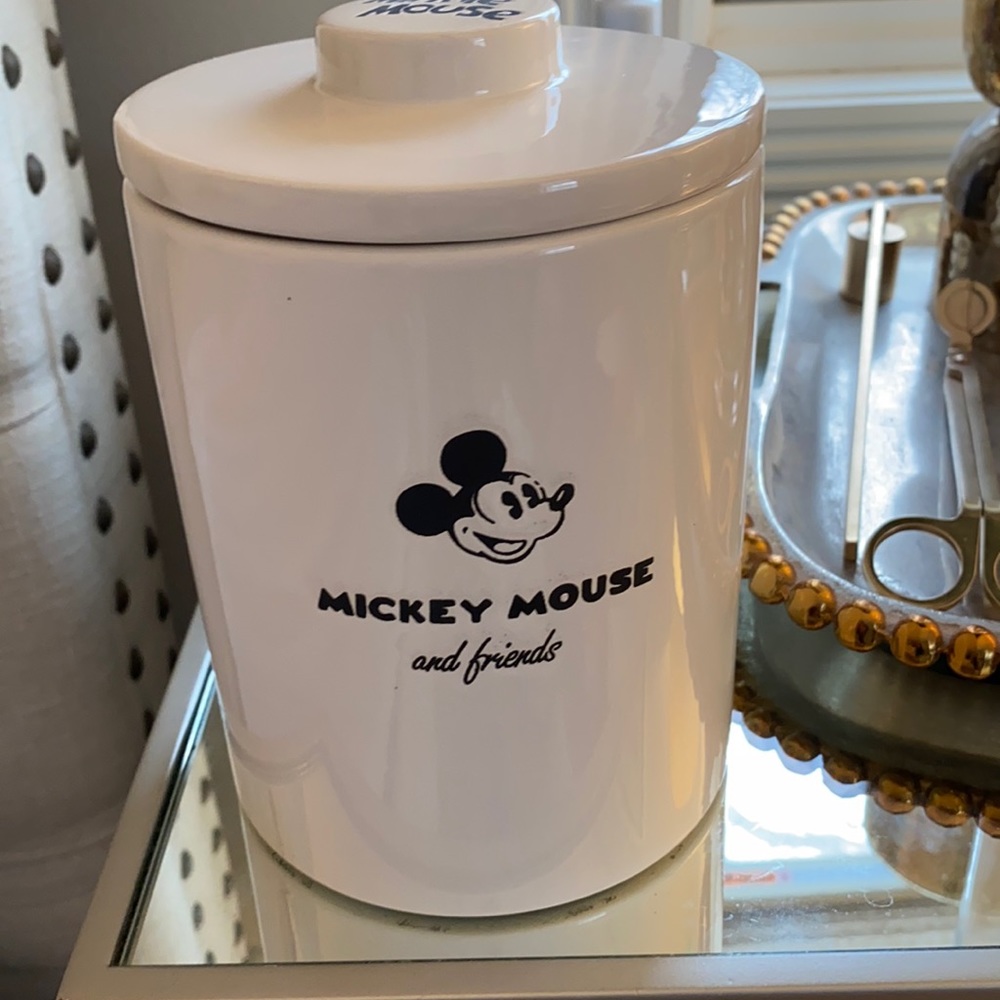 Minnie Mouse cookie jar
